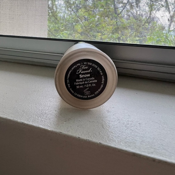 Too faced born this way foundation snow - Picture 2 of 3